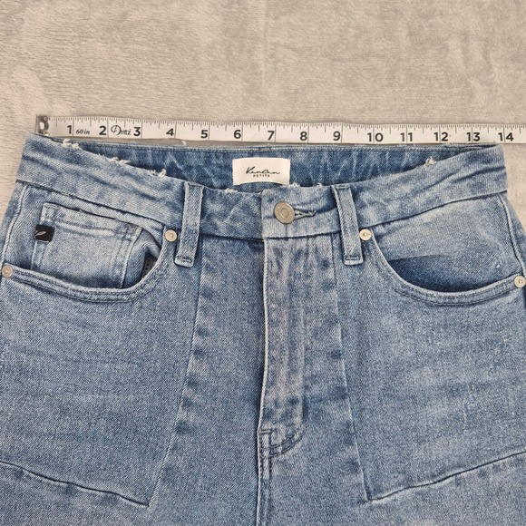 KanCan Petite 3 (28) Hawthorne Jeans Light Wash Flare Raw Hem Patch Pocket Short - Picture 8 of 11